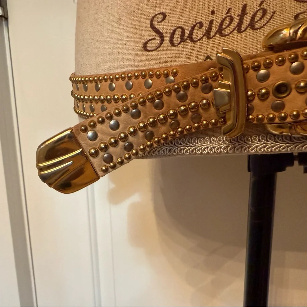 SAND CASTLE USA BELT TAN LEATHER GOLD SILVER STUDS BUCKLE No size Fits M